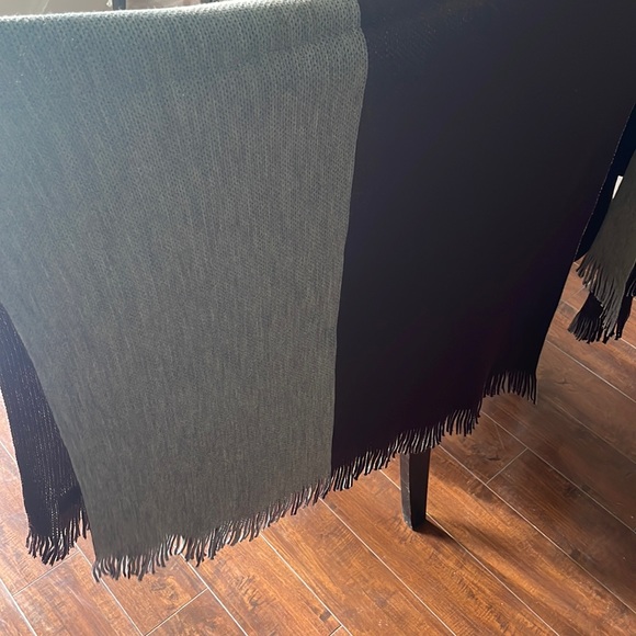 Large wrap Bordeaux gray with small fringe on the side - Picture 7 of 7